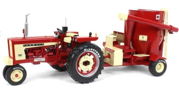 CUST1999 - IH FARMALL 504 avec bol mélangeur IH 1150 - 1