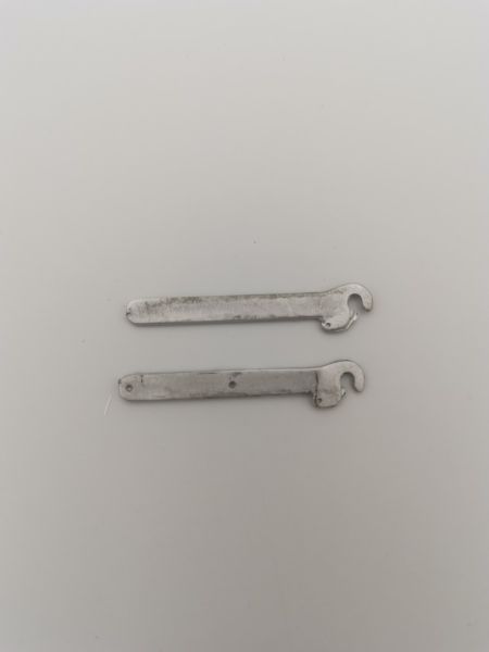 ART04112 - Lot de deux bras de relevage a peindre - 1